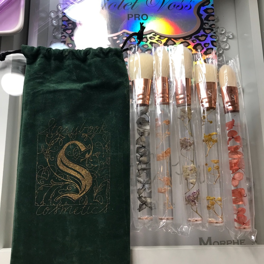 StoryBook Authentic Floral Brush Set! NIP!